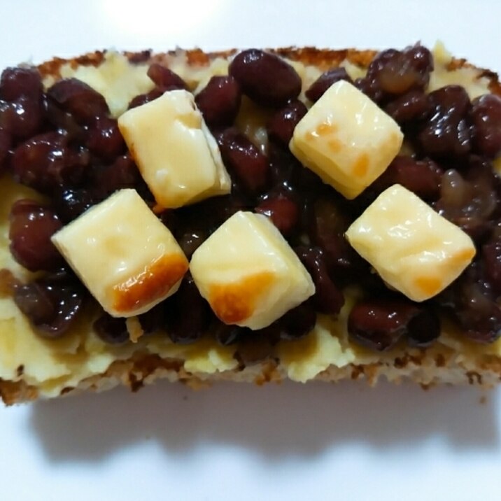 マッシュ薩摩芋と小豆とチーズのトースト